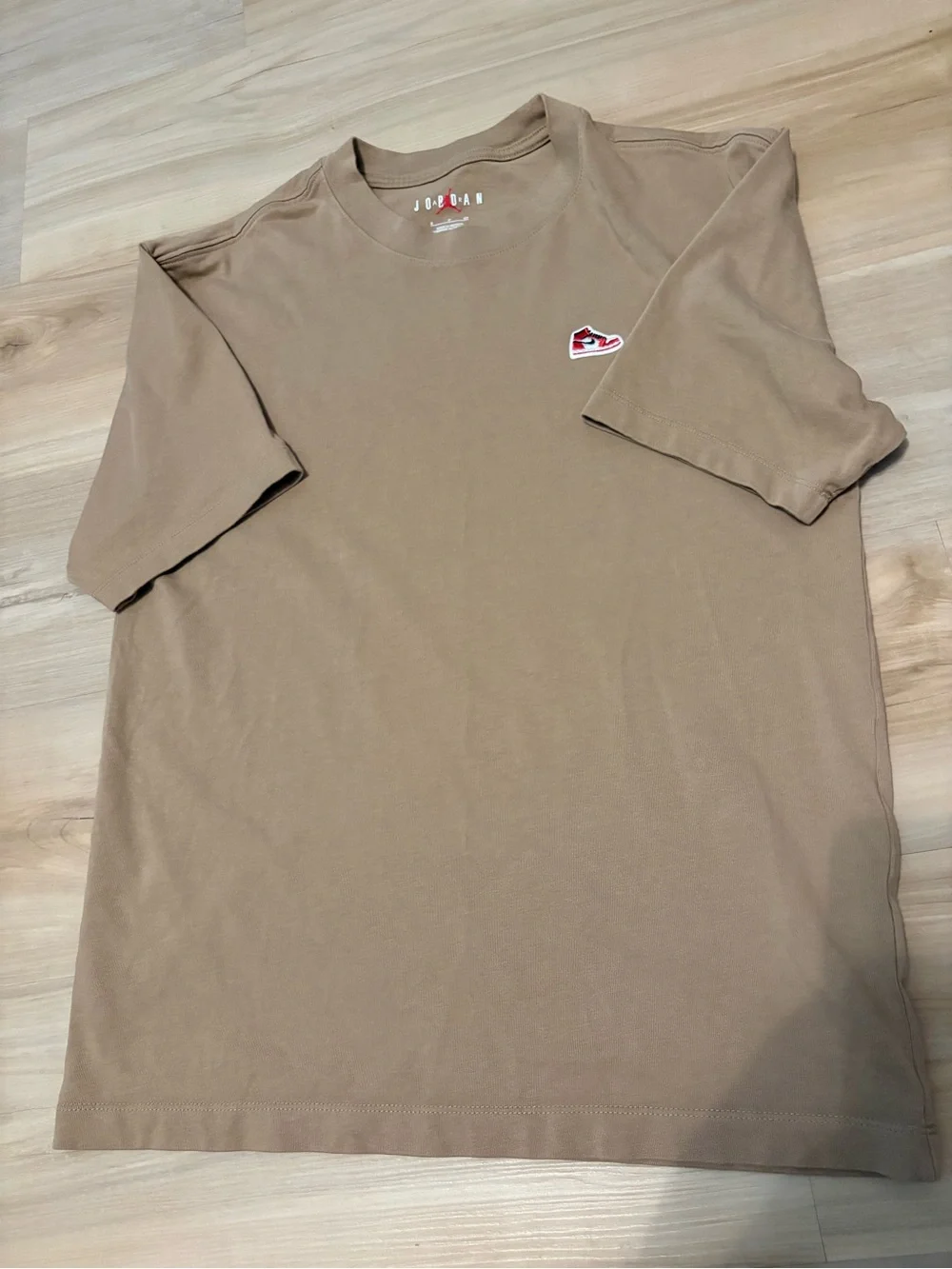New Mens Air Jordan Sneaker Patch T Shirt Desert Sz S Retro Fit Tee